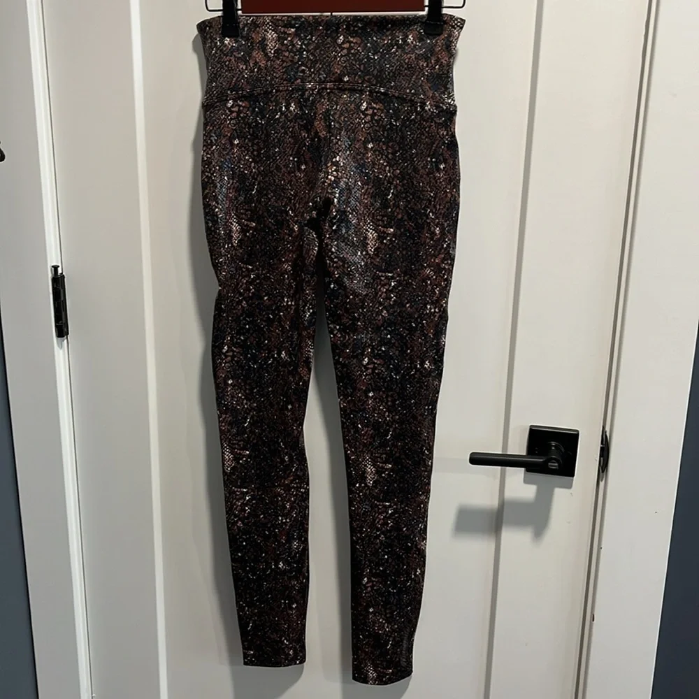 Spanx Faux Leather Snake Shine Legging Size Medium